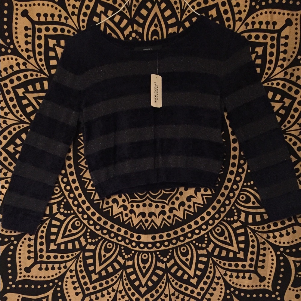 New! Long sleeve crop top